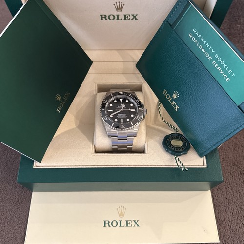 Rolex black submariner date - submariner,